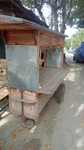 Gerobak bekas jualan angkringan