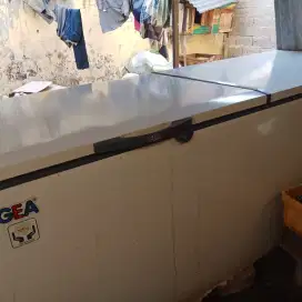 Freezer 2 pintu GEA