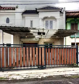 Dijual rumah 2 lantai di Raffles Hills harga Rp 1.475 M