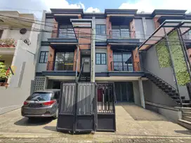 Rumah Siap Huni 3 Lantai Dekat MRT Fatmawati Cilandak Jakarta Selatan