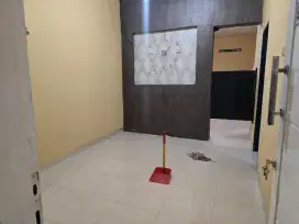 Disewakan rumah halaman luas parkir bisa 2 mobil