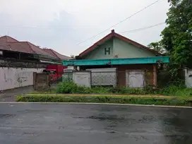 Rumah dengan Luas Tanah 938 Meter Persegi Cocok Untuk Usaha