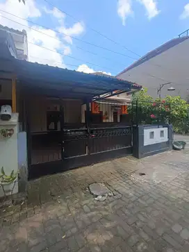 dijual rumah di sleman dekat kampus UGM di jalan kaliurang km 6 mlati