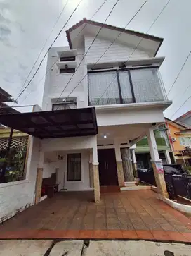 DIJUAL RUMAH SIAP HUNI 2 LANTAI JL PLUTO DALAM CINERE
