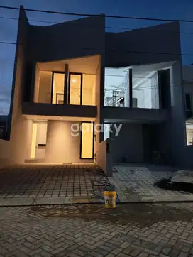 Rumah Baru Gress Dian Istana Wiyung dekat Pakuwon (code : DVO)