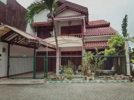 Rumah bagus murah 2 Lantai Klampis semolo Timur dekat merr Kertajaya