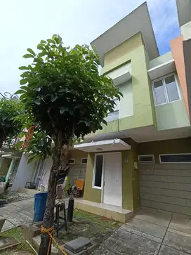 Disewakan rumah cluster arcadia di gading Serpong