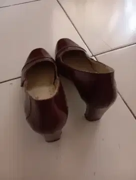Sepatu hak eigner