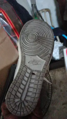 Sepatu nike air Jordan 1 low OG neutral grey