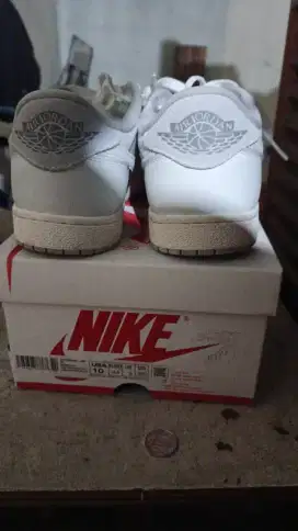 Nike Jordan 1 low neutral grey