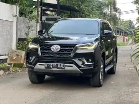 Toyota Fortuner Vrz 2.4 AT facelift 2022 Hitam metalik