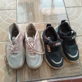 Sepatu anak SD usia 7 dan 9 tahun