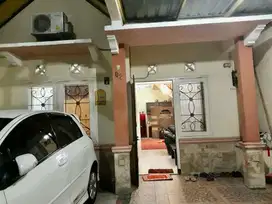 Disewakan Rumah Asri Graha YKP dekat Merr-One gate system