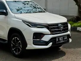 Fortuner VRZ 2.4 GR 4x2 AT 2022 Putih