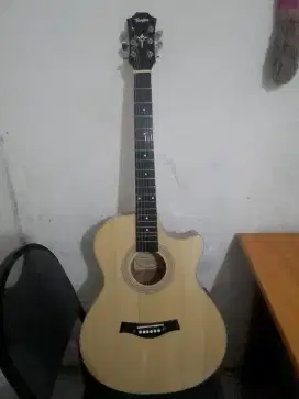 Gitar akustik standar