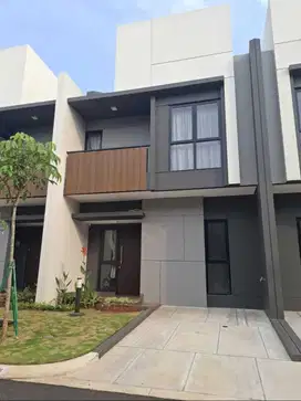 Disewakan Rumah 2 Lantai Gress Cluster Regia - Summarecon Crown Gading