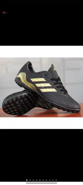 Sepatu futsal baru