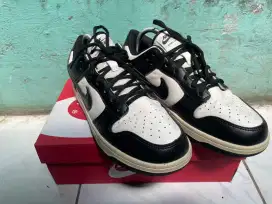 SEPATU SB DUNK PANDA