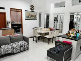 Rumah mewah cantik siap huni 2 lantai di Komplek Kurdi