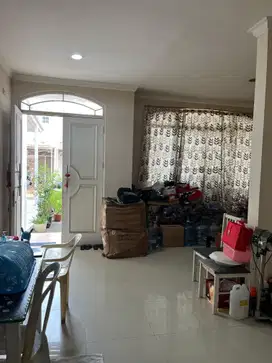 Rumah Bagus Di Green Lake City Luas 6x15 2 Lantai SHM Dekat Danau