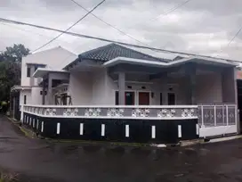 Rumah Hook Luas di Antapani dekat RS Santo Yusuf Kiaracondong Cicadas