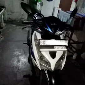 Dijual vario warna putih