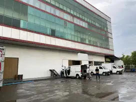Ruko gandeng berbentuk gedung sunter kemayoran rapih siap pakai