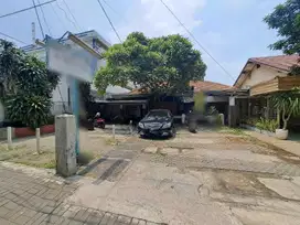 Di Jual rumah dgn area terbuka luas di keb.Lama, Jaksel