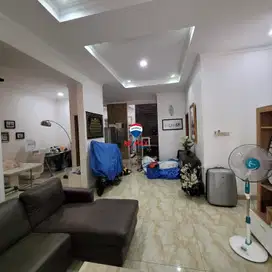 Di Jual rumah 2.5 lantai di cluster daerah Petukangan Utara,Jaksel