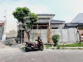 Rumah Limasan modern tengah kota di jajar laweyan solo