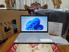Laptop Asus Vivobook fullset gres like new garansi resmi on