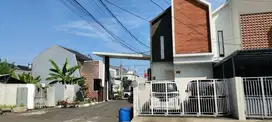 Dijual Rumah Dua Lantai Ada Kolam Renang di Jatiwaringin Pondok Gede
