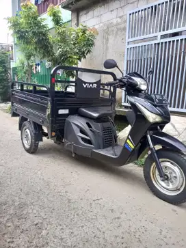 Viar roda tiga  matic 110 CC