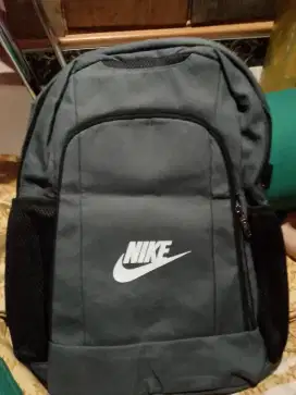 Tas sekolah nike