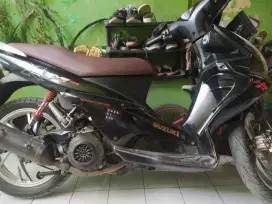 Suzuki skywave hitam 125