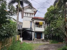 Dijual Rumah 2,5 Lantai Siap Huni Ada Swim Pool Di Dalam Komplek