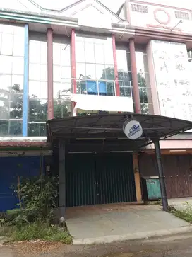 Disewakan RUKO 3 1/2 lt dpn Jalan Raya Bentang  Betawi di Taman Royal