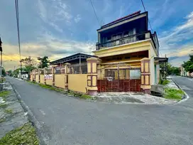 Rumah mewah lahan luas 478 m2 dekat jalan raya sumber