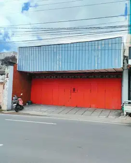 Rumah & ruang usaha area bisnis tepi jalan raya Laweyan Solo