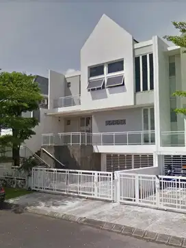 Rumah Royal Residence di Surabaya The Best Lake View