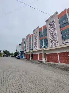 Ruko gandeng di komplek green park