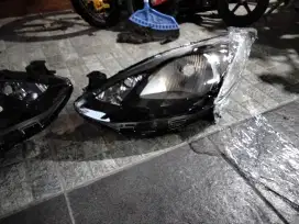 Headlamp mazda2 HB kondisi ORI dan kinclong kacanya
