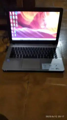 Laptop asus X441U