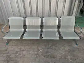 Kursi tunggu besi