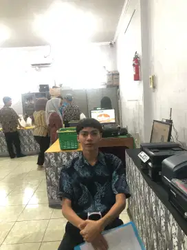 Mencari pekerjaan di utamakan ada mess