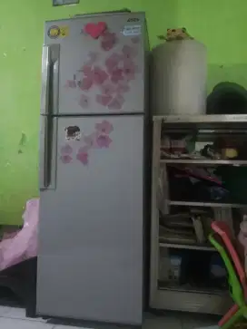 Kulkas 2 pintu (bekas)