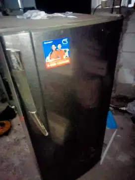Kulkas Sharp mulus beku ples kirim
