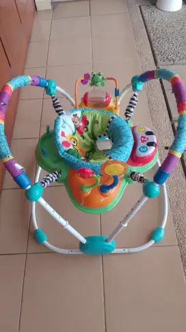Jumperoo Neighbourhood