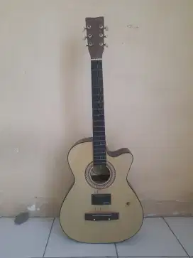 Gitar bekas tapi masih bisa
