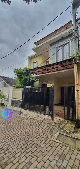 SEMIFURNISHED  RUMAH SIAP HUNI BELAKANG HIGH SCOPE